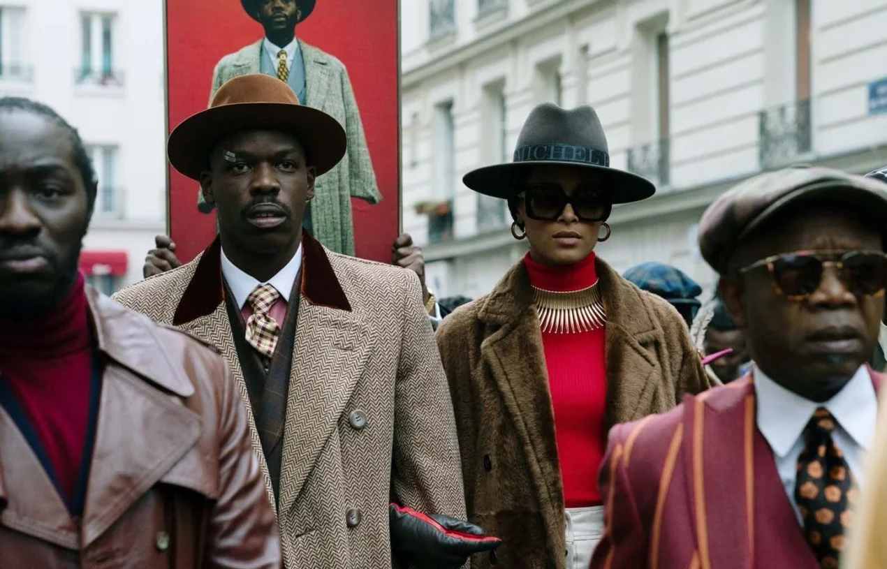 Le Dandysme, origines et comment il continue à influencer les identités individuelles et les codes sociaux à l’échelle mondiale.